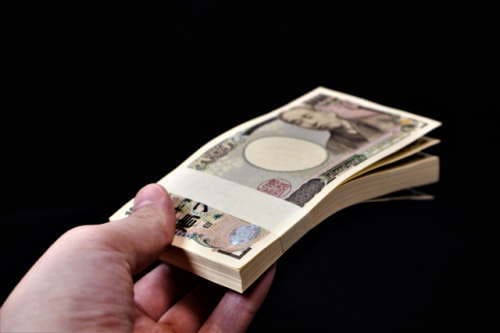 現金100万円を手渡しで貸す