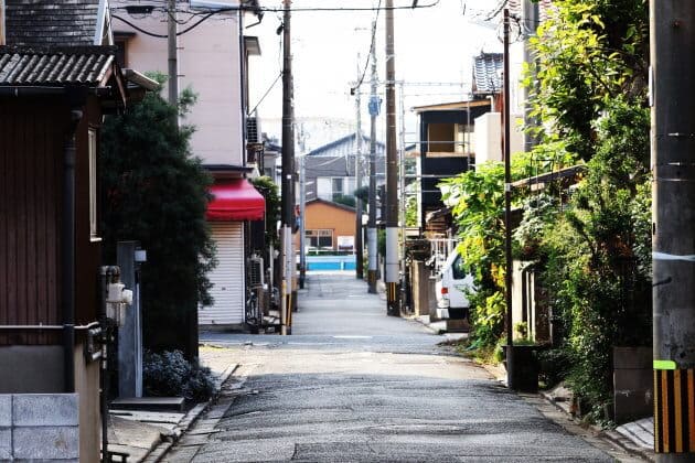 近隣トラブルのある街並み