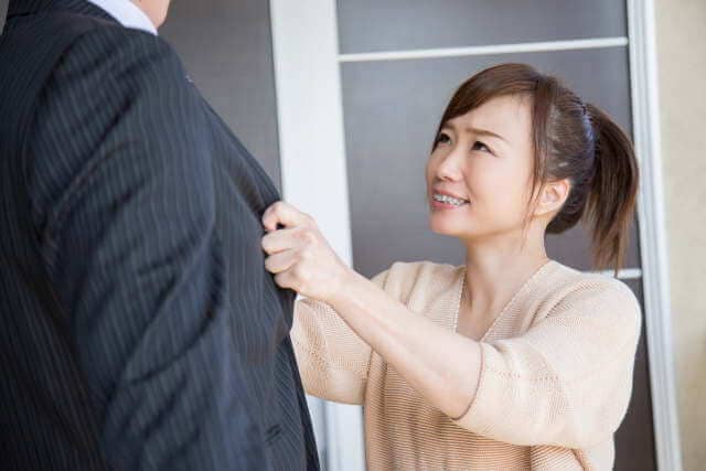 夫の不倫を問い詰める妻