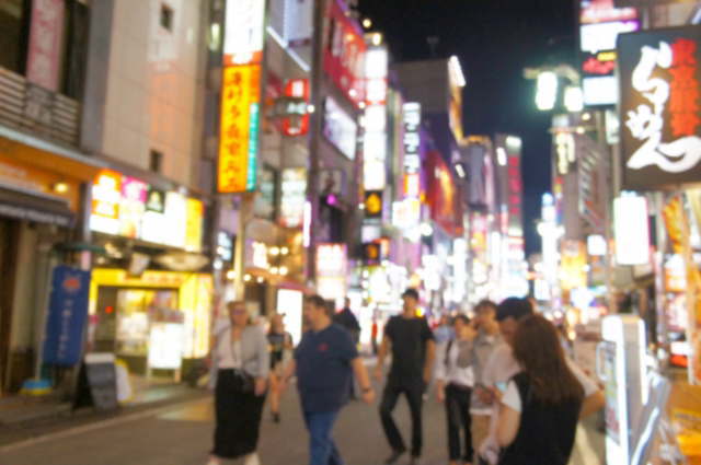 夜の新宿歌舞伎町